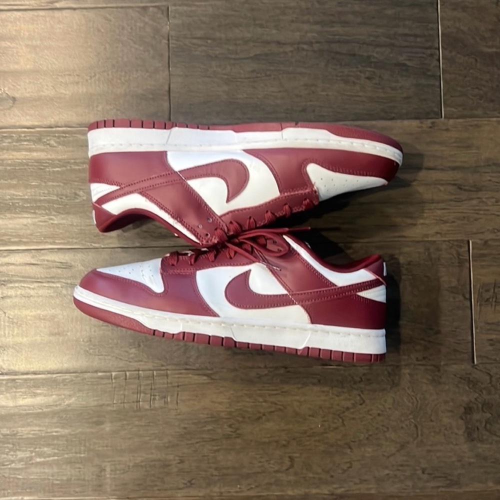 Nike dunk low “team red”